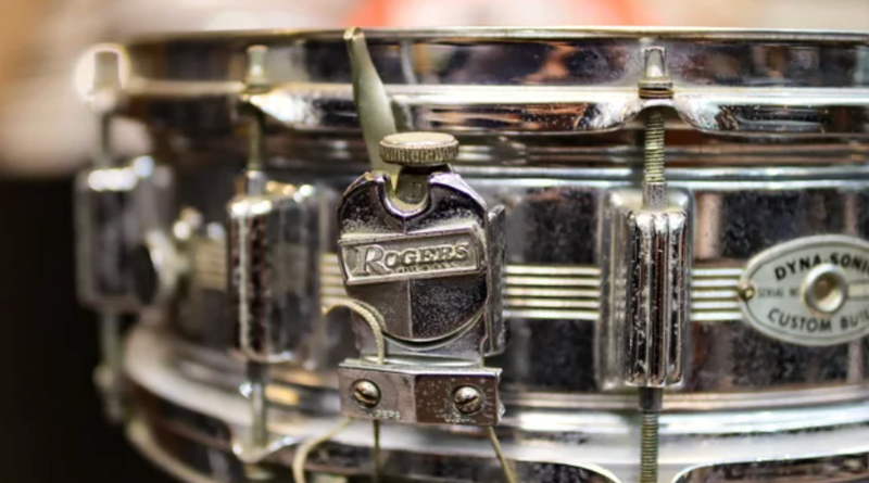 Rogers Dynasonic 14x5 Chrome Over Brass Snare Drum (1971)-zoom-