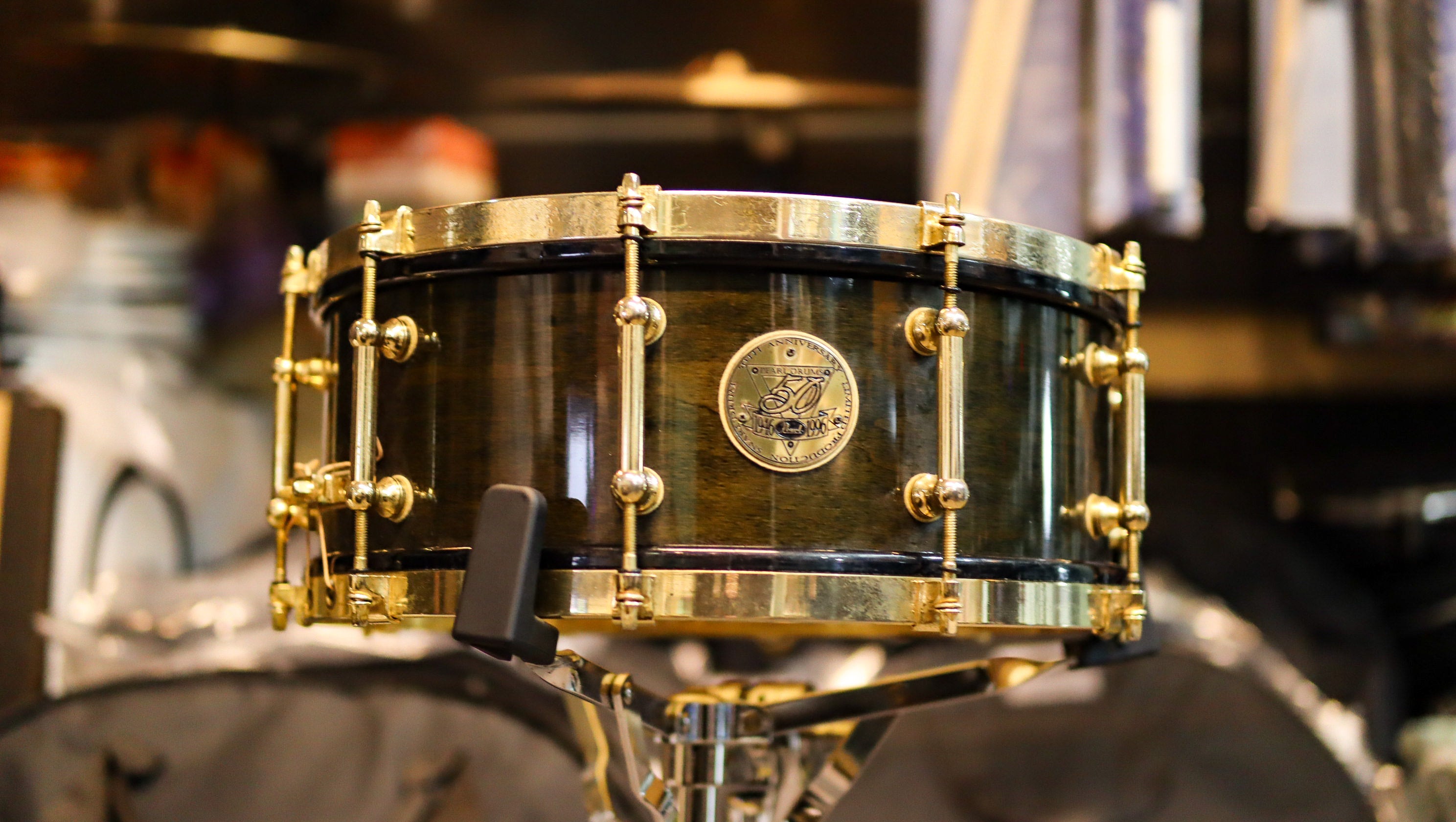 Pearl 50th Anniversary 14x6.5 Solid Shell Maple Snare with Gold Hardware (Signed by Ian Paice)-zoom-1